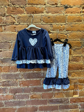 Load image into Gallery viewer, Navy Garden Heart Set