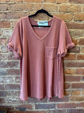 Load image into Gallery viewer, The Pocket RIbbed Top in RUST