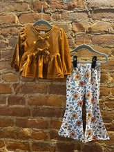 Load image into Gallery viewer, The Golden Floral Set