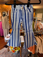 Load image into Gallery viewer, Vertical Bootcut Bottoms